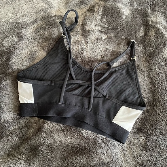 nike sports bra - Picture 2 of 2